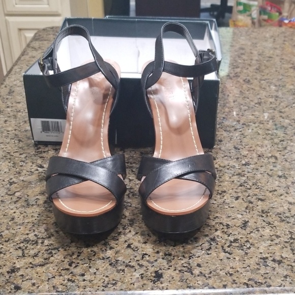 Ralph Lauren Shoes - NWOT Ralph Lauren Wedge Buckle Closure